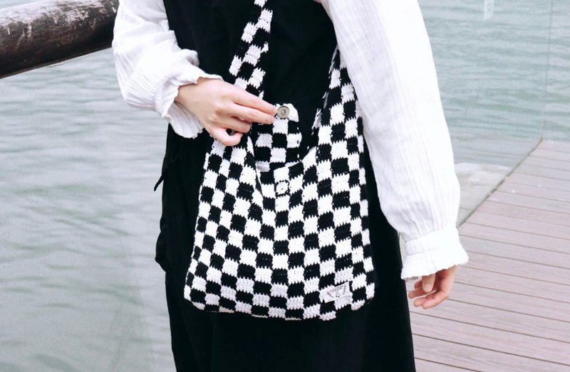 【手织袋系列】Crochet Checkered Bag 手织格仔袋 - 侧背包/斜挎包 - 棉．麻 咖啡色