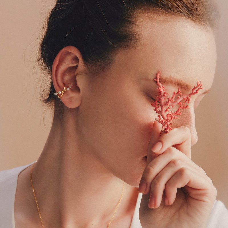 【 热销人气款 】双环圈天然珍珠耳骨夹 /  Greta 耳扣 单支 - 耳环/耳夹 - 其他金属 金色