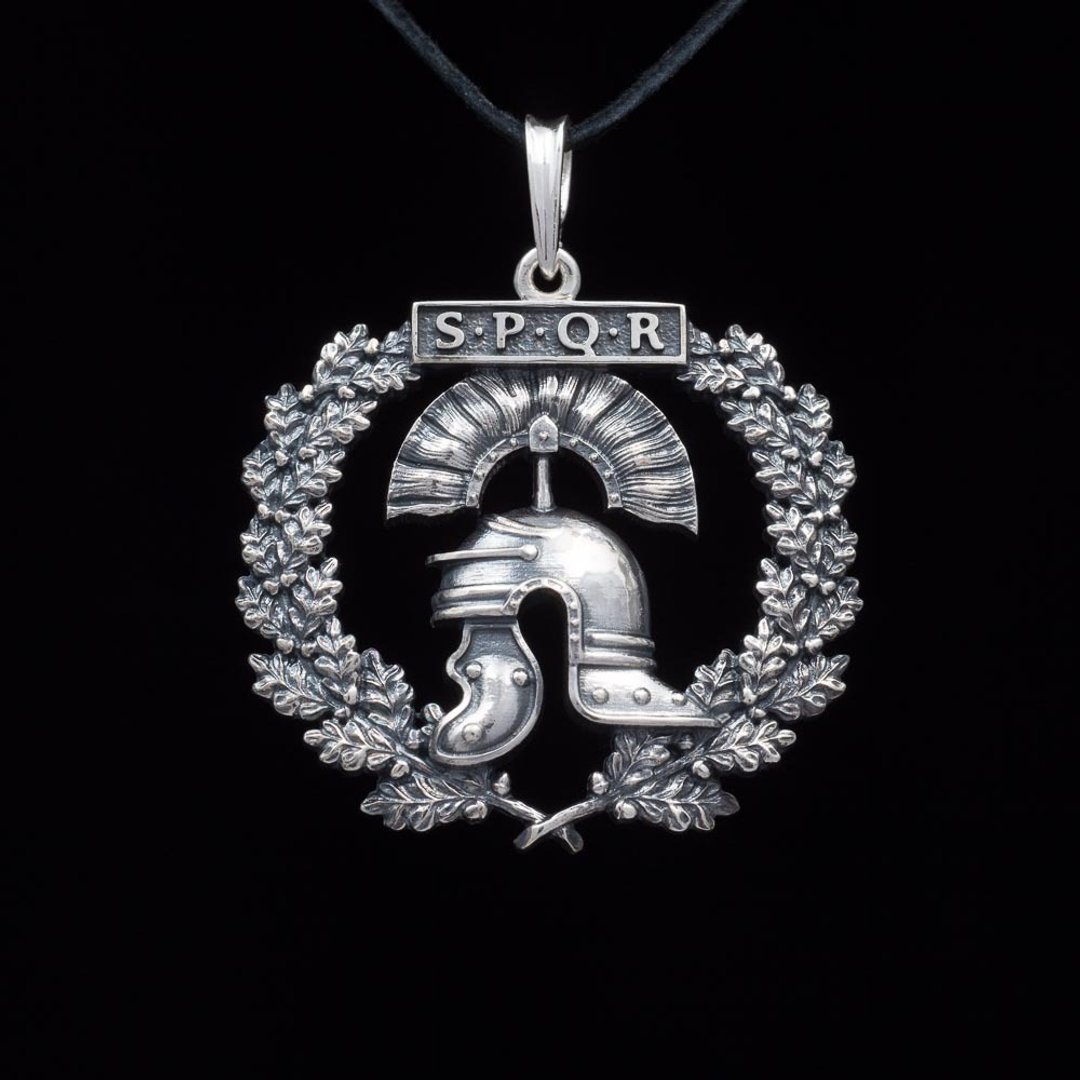 Ancient Roman helmet SPQR with oak leaves pendant. Roman helmet pendant. - 项链 - 其他材质 