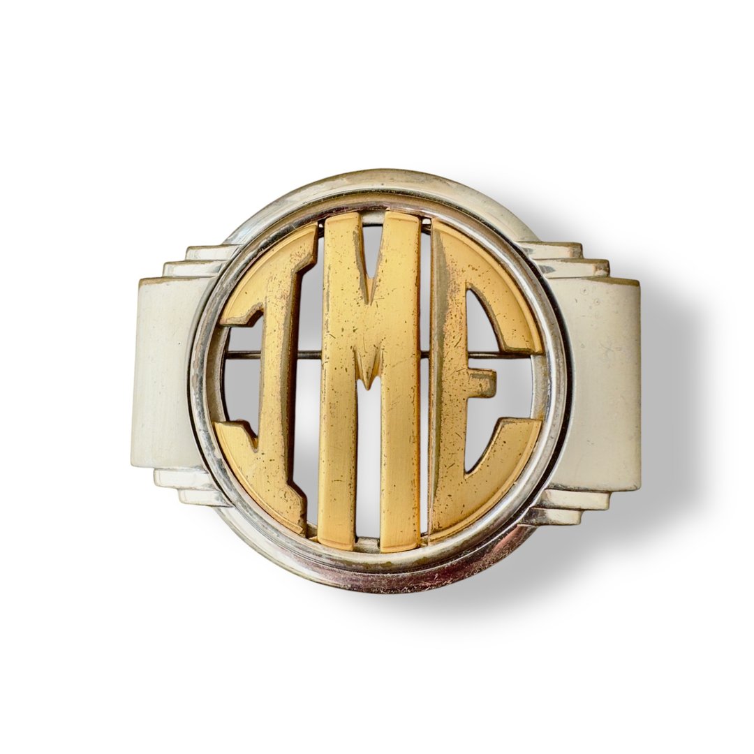 1930 年代 Monocraft MONET 古董胸针，金色银色调，字母组合 Logo 标志，别针 - 胸针 - 其他金属 金色