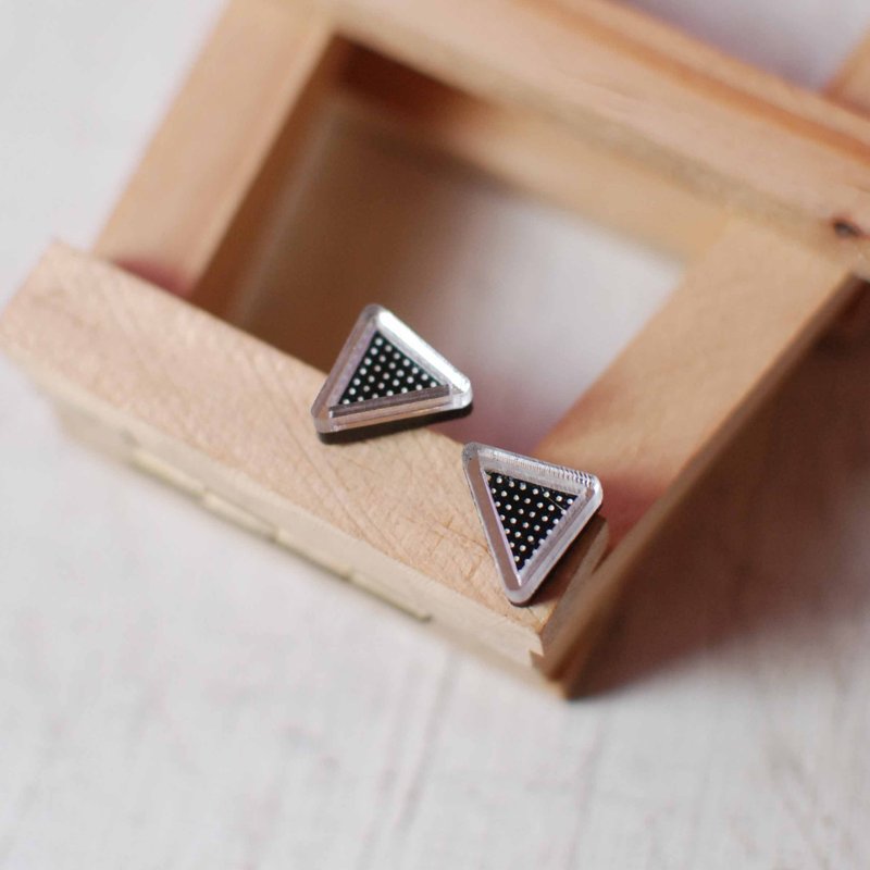 三角点点/抗过敏钢针/可改夹式 - 耳环/耳夹 - 压克力 黑色