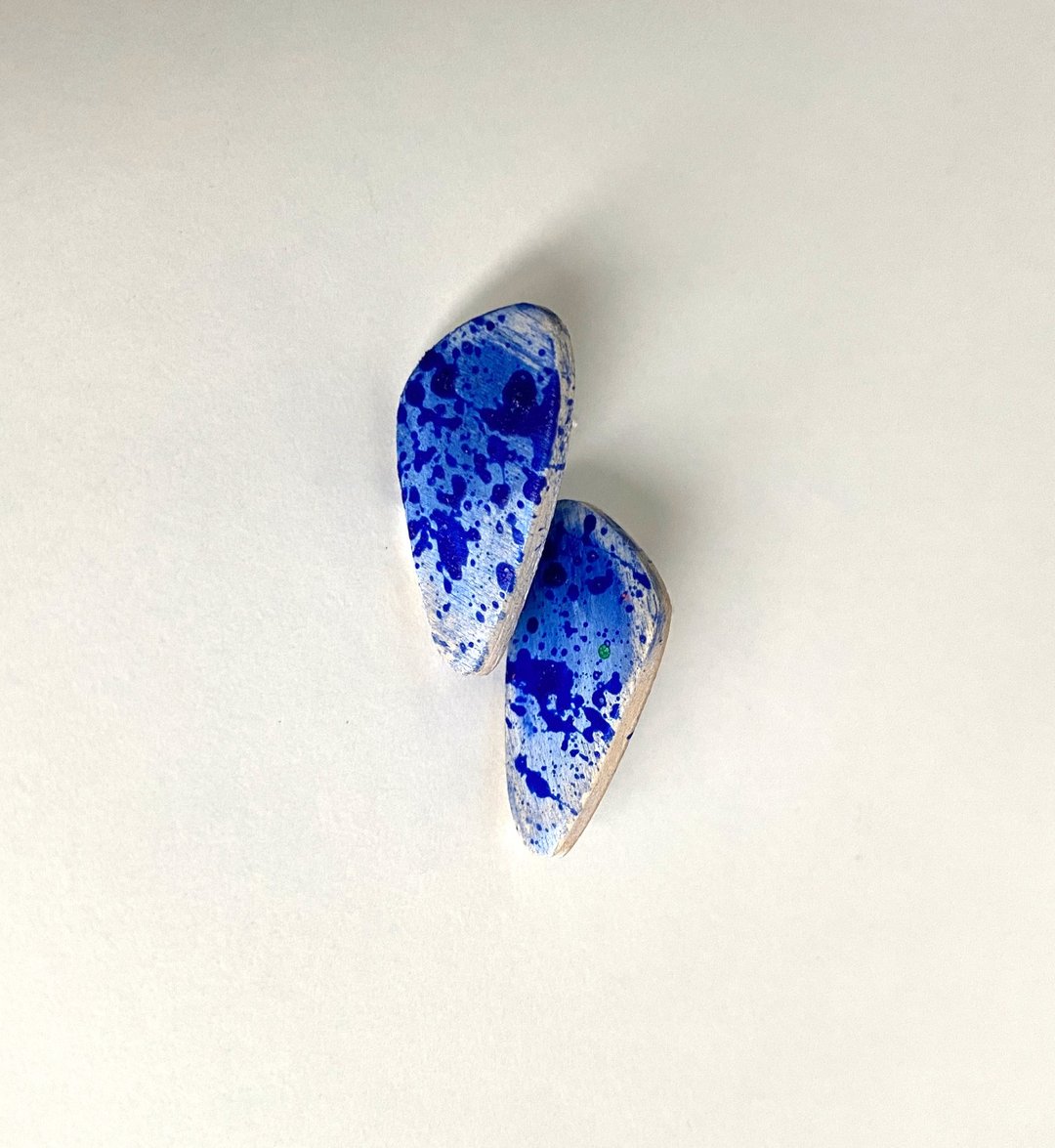 Triangular Wooden Earrings, Earrings Hand Painted Wooden Painted, size 2.5 cm - 耳环/耳夹 - 木头 多色
