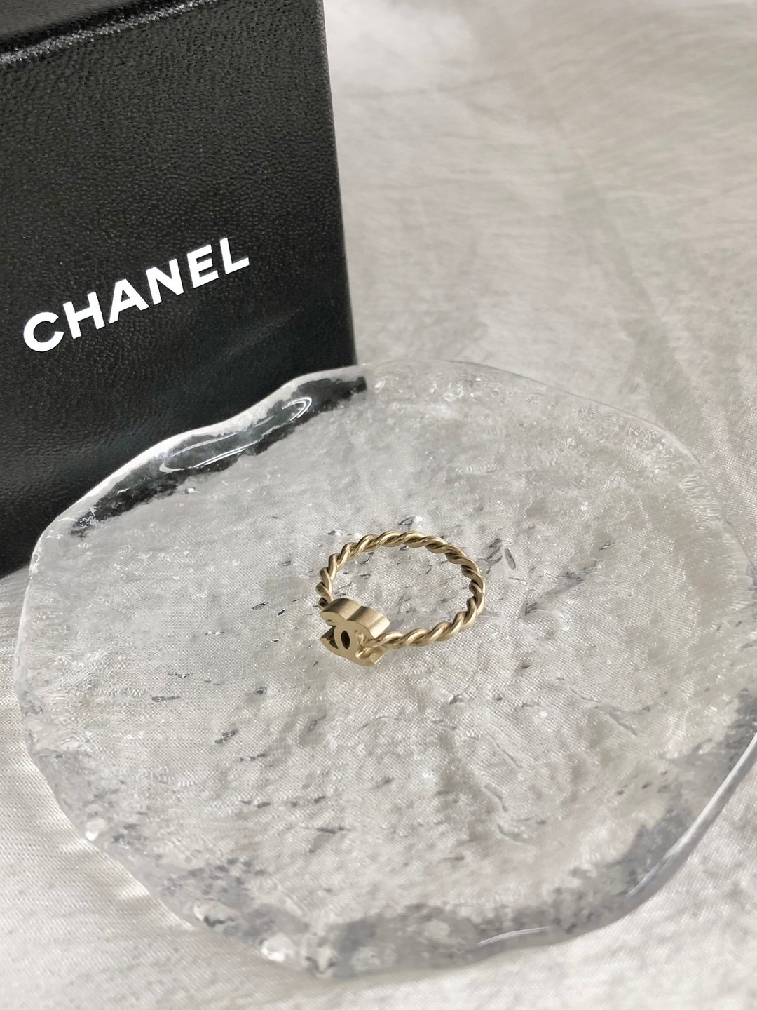 【日本直送 名牌中古包】CHANEL 香奈儿 戒指 镀金 双 C Logo 扭纹 vintage 古着 3gb3t5 - 戒指 - 其他材质 金色