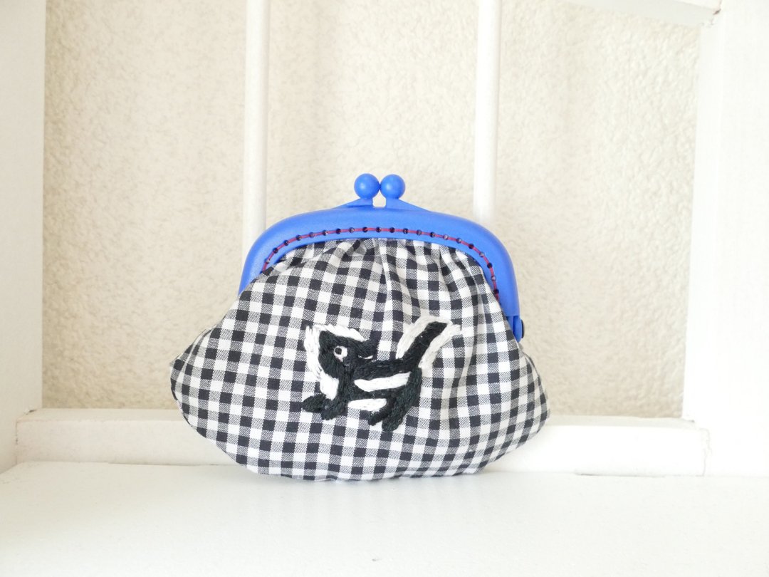 Embroidered gamaguchi gingham check scank - 化妆包/杂物包 - 棉 透明
