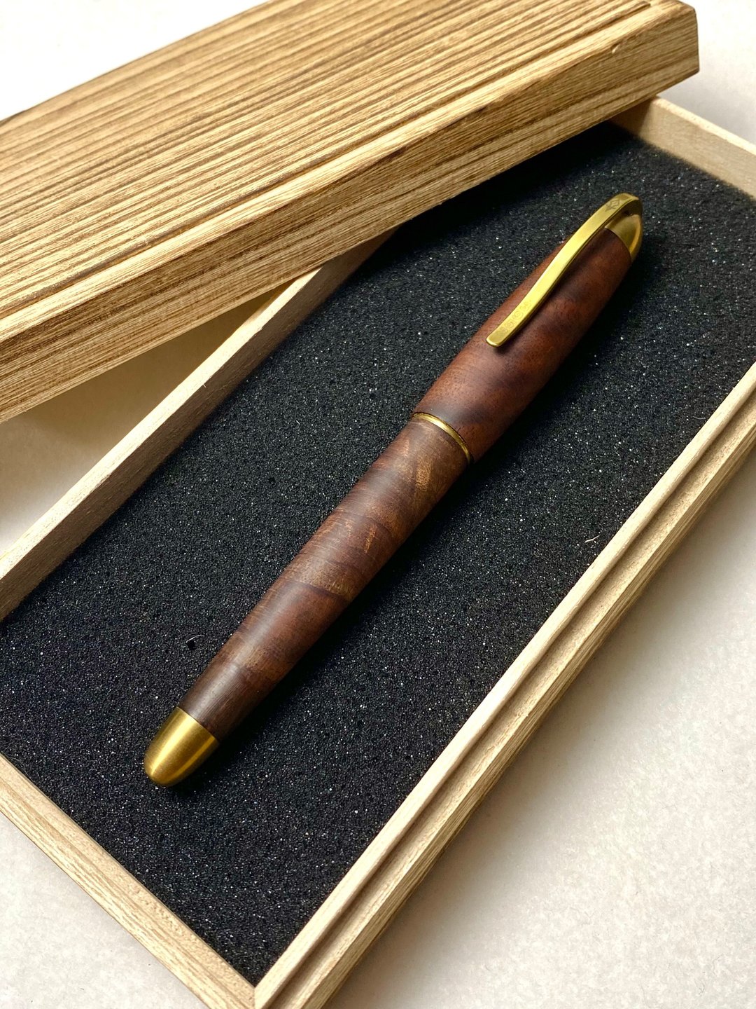 3952 老山羊 - 那鲁湾 胡桃木树瘤 原铜 原木款 弹钢尖系列钢笔 - 钢笔 - 其他材质 