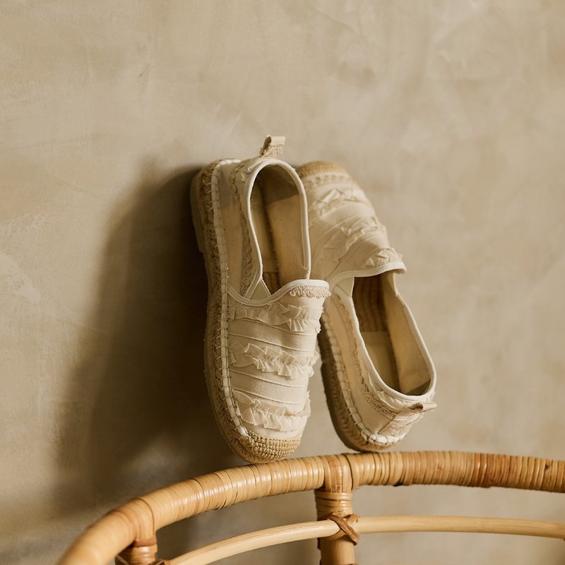 预购 新品上架 草编鞋 浮花织屡 +Plus - 女款休闲鞋 - 棉．麻 白色