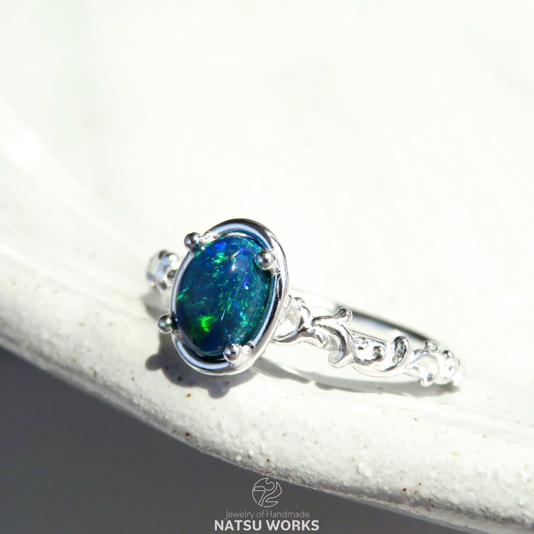 黑欧泊戒指 / Gem and Botanical Black Opal Ring - 戒指 - 宝石 蓝色