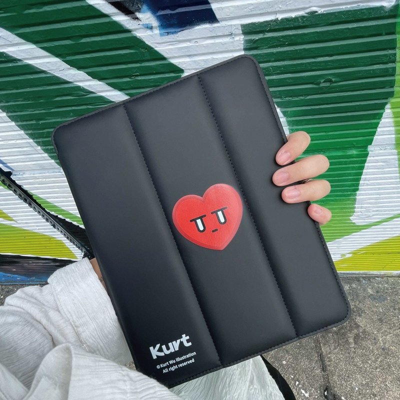 iPad 插画家联名羽绒保护壳【Kurt 爱心款】 - 平板/电脑保护壳 - 其他材质 黑色