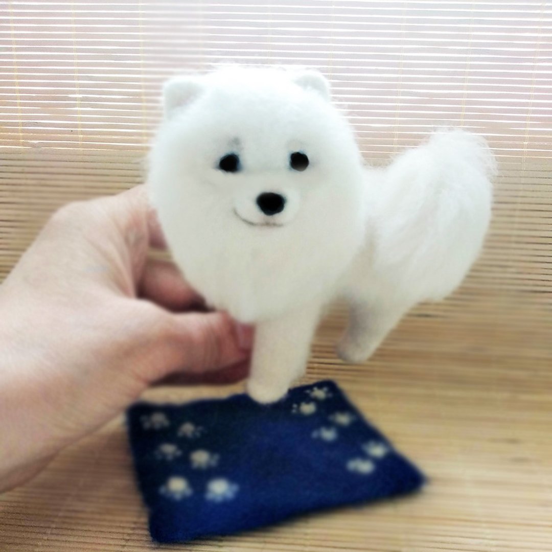 Sculptures white doggy. Handmade interior toy. Home art. Toy Samoyed dog. - 玩偶/公仔 - 羊毛 白色