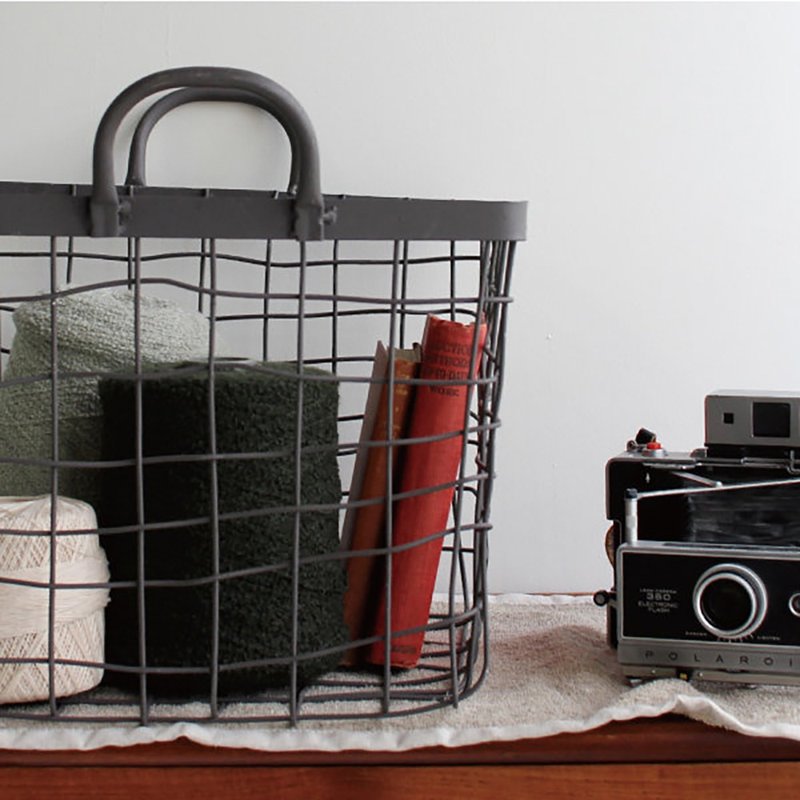 SQUARE BASKET WITH HANDLE Medium手编钢织双藤提手收纳篮-中方 - 置物架/篮子 - 不锈钢 银色