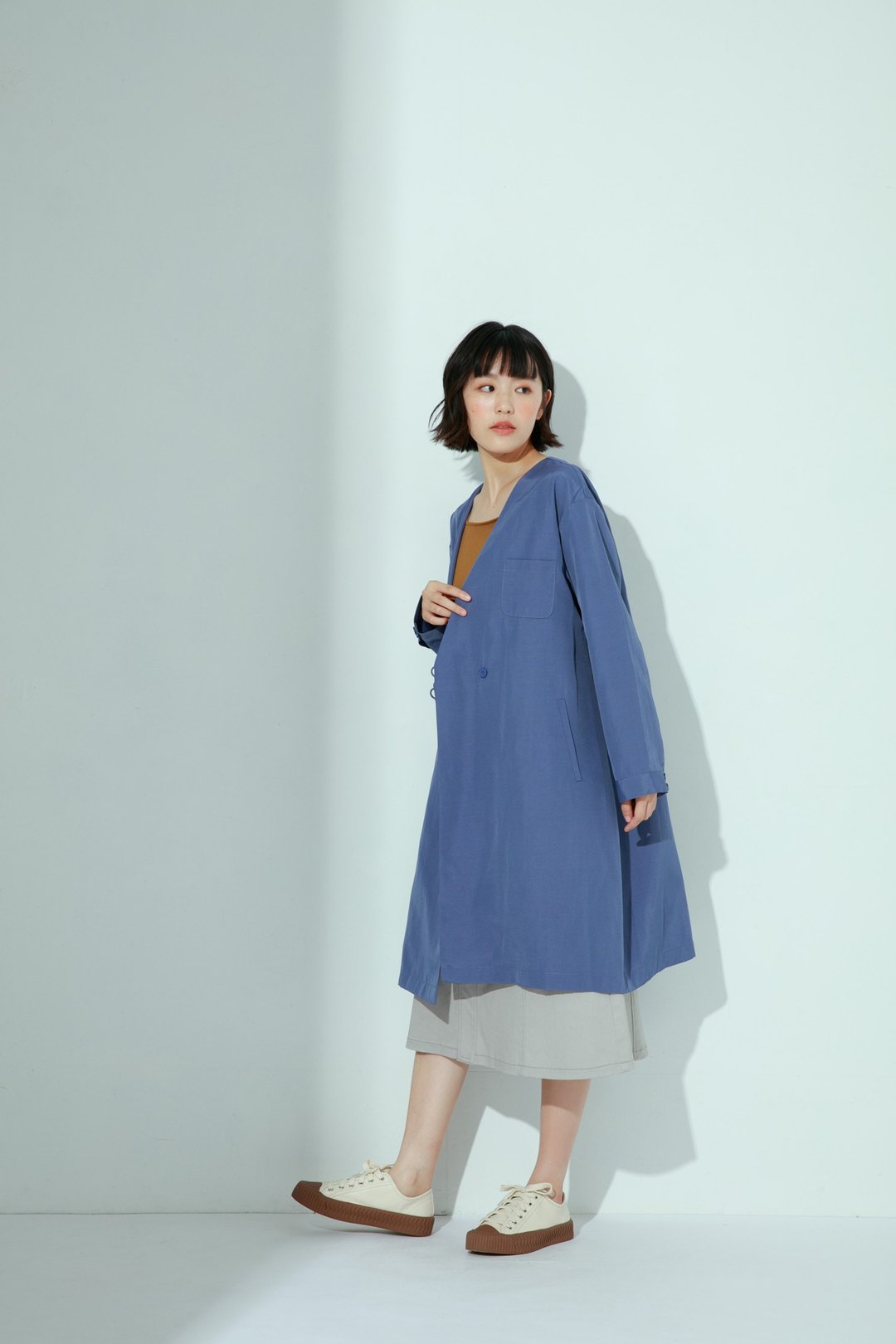 转角奇遇翻折风衣外套/薄外套/秋装-夜海 - 女装休闲/机能外套 - 其他人造纤维 蓝色
