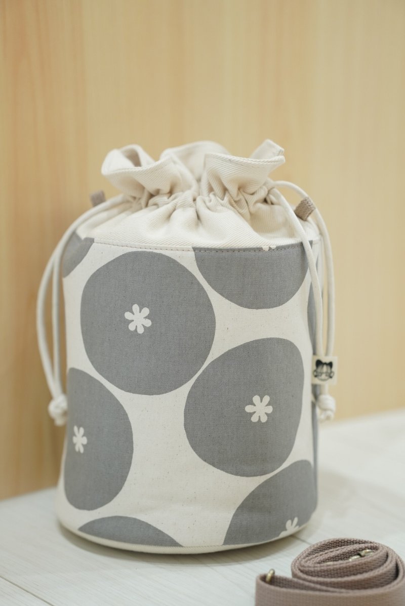 两用立体水桶束口包 花花红豆面包 灰 - 束口袋双肩包 - 棉．麻 灰色