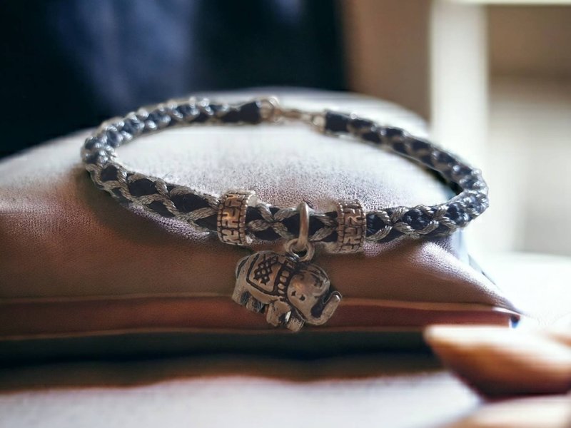 吉祥卍字 925纯银手链 蚕丝蜡线幸运绳 - 手链/手环 - 纯银 