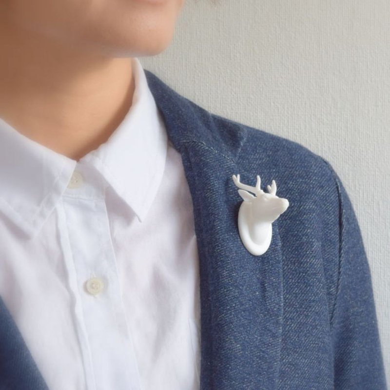 Deer Brooch white - 胸针 - 尼龙 白色