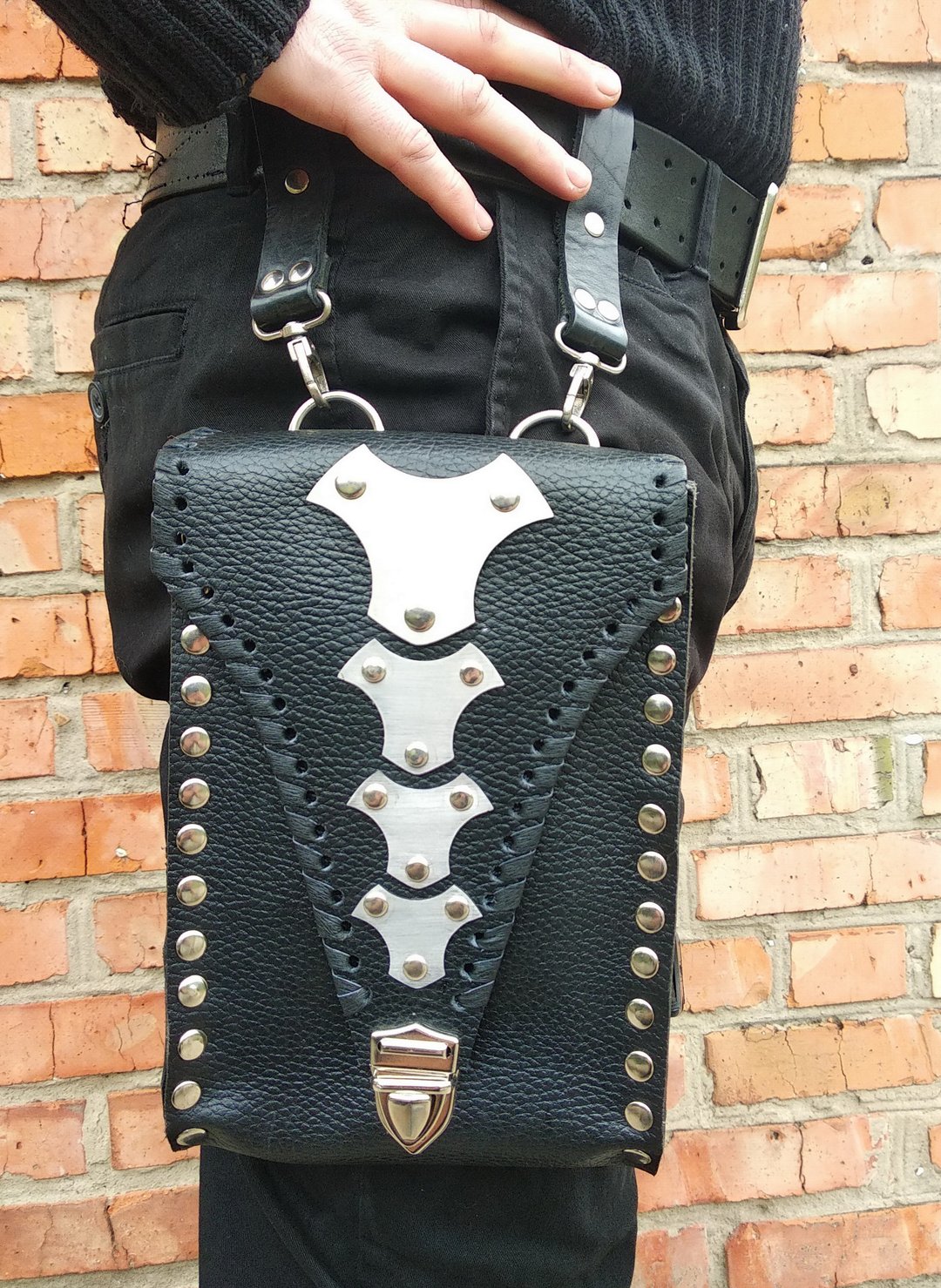 Leather Waist Bag Thigh Purse Black Fanny Pack Leather Belt Pouch Leather Bag - 手链/手环 - 其他金属 