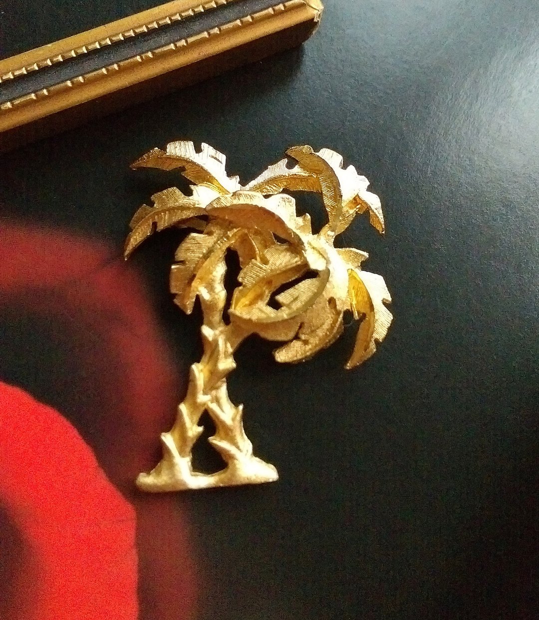 Vintage Jewelry  金色调 立体 椰子树  别针  胸针 - 徽章/别针 - 其他材质 金色