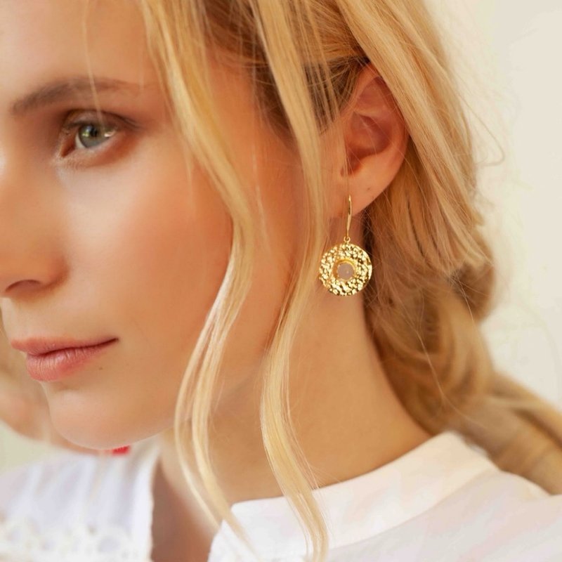 微光之盘 | 镀金纹理月光石耳环 - 耳环/耳夹 - 铜/黄铜 金色