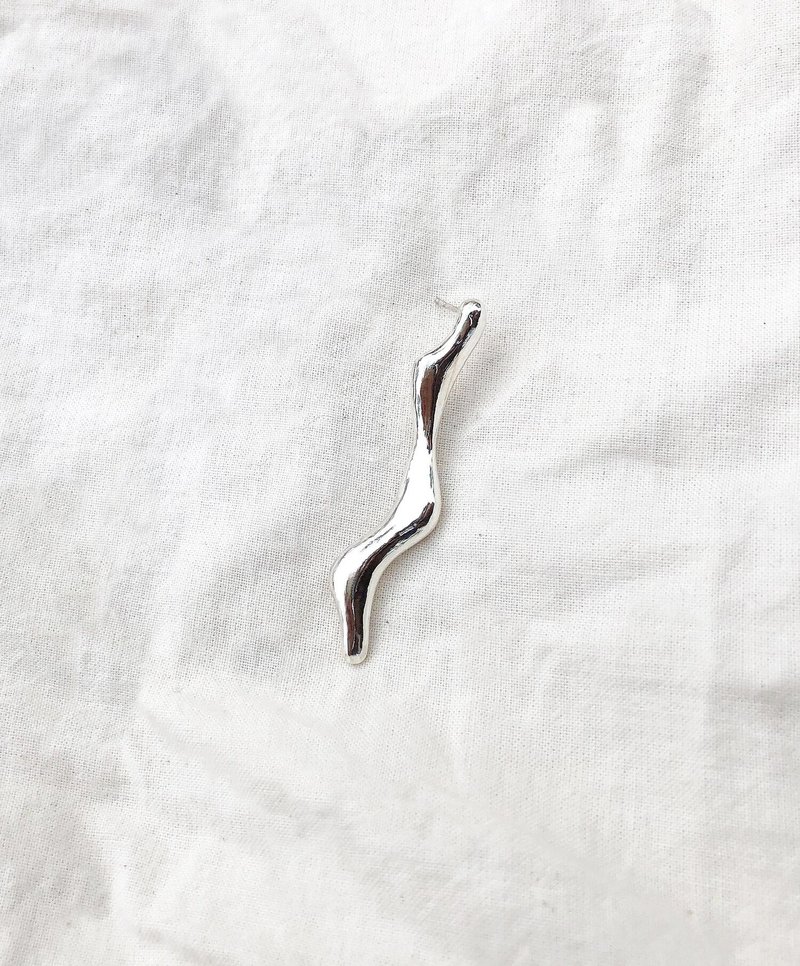 波浪线条耳环 - 耳环/耳夹 - 银 