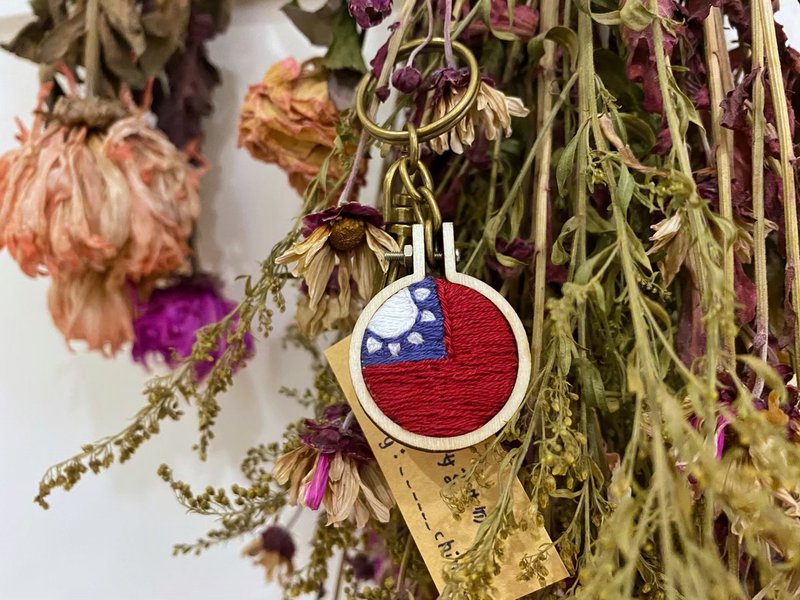 多款 刺绣小吊饰 刺绣钥匙圈 定制化礼物 - 钥匙链/钥匙包 - 棉．麻 多色