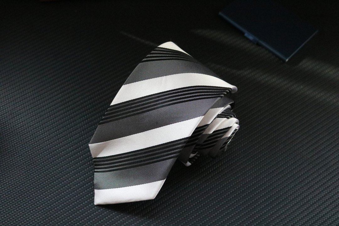 黑白灰配色真丝领带绅士商务礼盒装necktie - 领带/领带夹 - 丝．绢 灰色