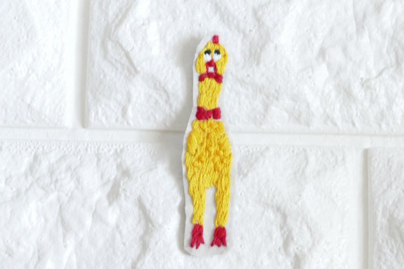 Embroidered brooch surprised chicken - 胸针 - 绣线 黄色