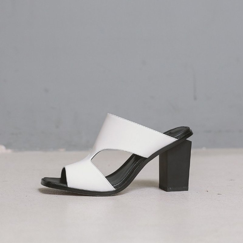 宽带篓空 罗马风个性粗跟真皮凉鞋 黑白 - 男女凉鞋 - 真皮 白色