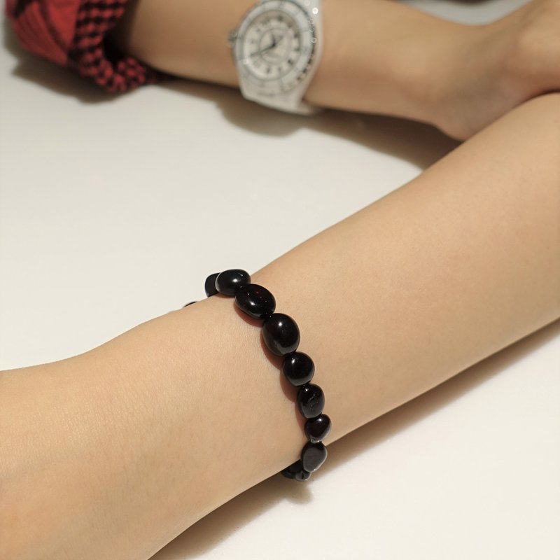 纯黑豆状琥珀手链 - 手链/手环 - 水晶 黑色