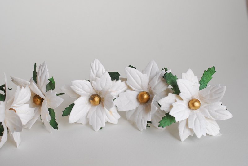 纸花，25 件，DIY 用品，桑葚花尺寸 2 厘米，圣诞颜色。 - 其他 - 纸 白色