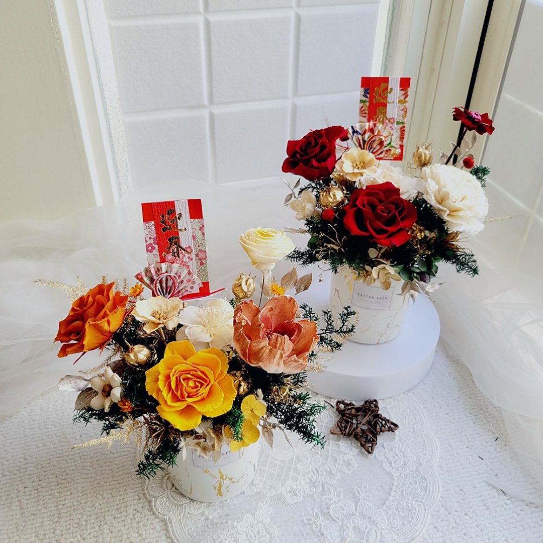 【现货】永生玫瑰祝贺桌花。盆花。摆饰。附包装。毕业 - 干燥花/捧花 - 植物．花 