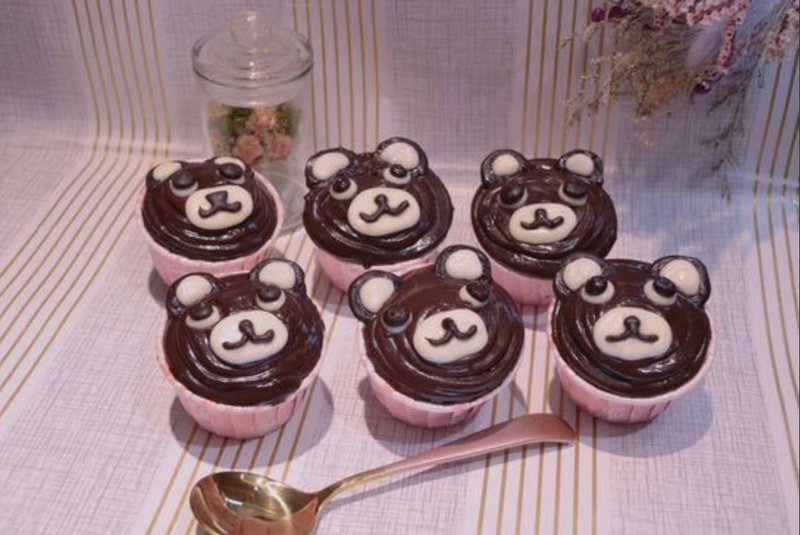 呆呆熊巧克力杯子蛋糕・手作 DIY 甜点・平板教学・一人成班 - 美食 - 新鲜食材 