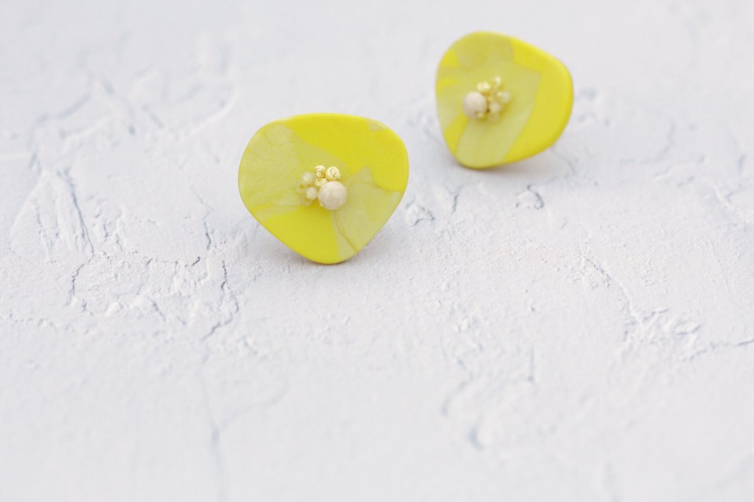 Polymerclay×Embroidery pierced earrings/Clip-on earrings piece series yellow - 耳环/耳夹 - 粘土 黄色