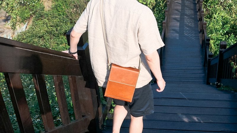 【定制化 圣诞礼物】 游牧者 - 轻旅斜背包 - 侧背包/斜挎包 - 真皮 咖啡色