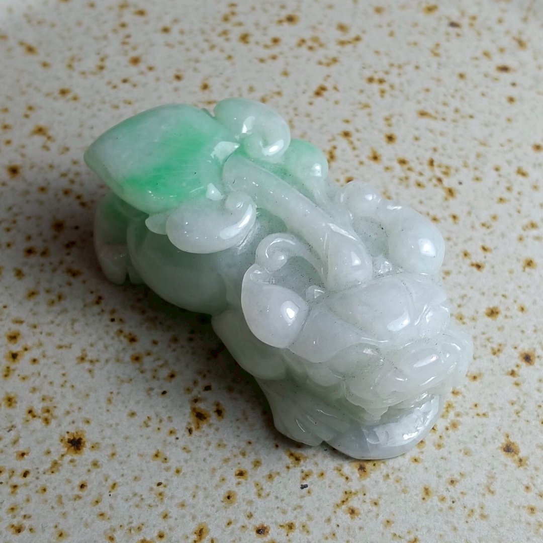 J0116天然翡翠A货 . 细糯白底阳绿如意灵芝大貔貅.招财健康.摆件. - 摆饰 - 玉石 