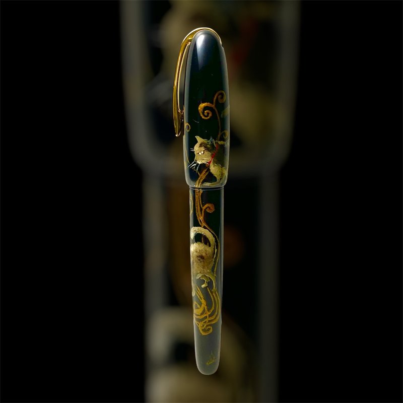 3952老山羊-天然漆彩绘笔 葛玛兰 家有灵猫 双色钢尖钢笔 - 钢笔 - 其他材质 