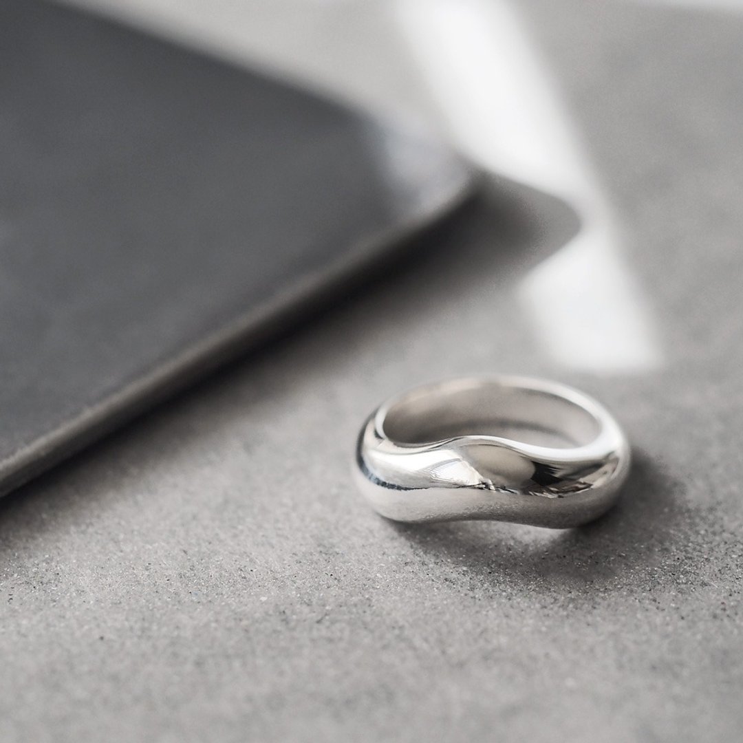 Bold Distorted Ring Silver 925 - 戒指 - 其他金属 银色