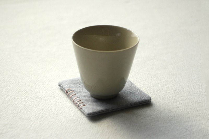 迷你刺绣杯垫 / 蓝灰 - 杯垫 - 棉．麻 灰色