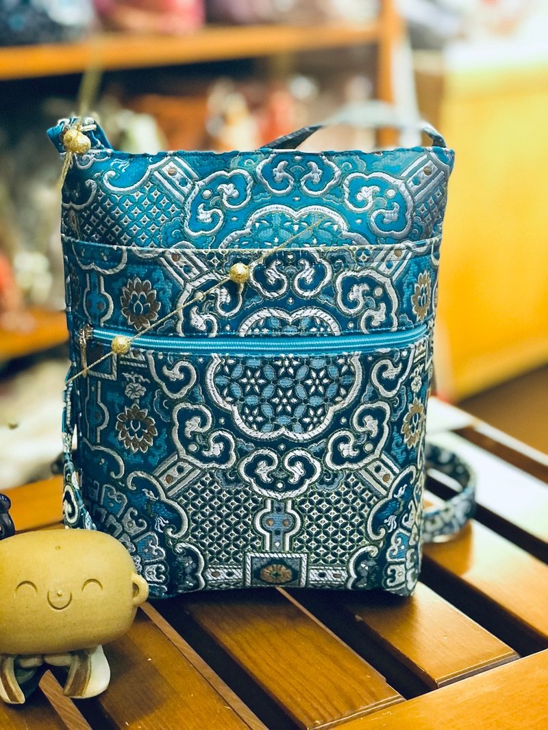 台湾客制金砖小斜挎包 - 侧背包/斜挎包 - 丝．绢 多色