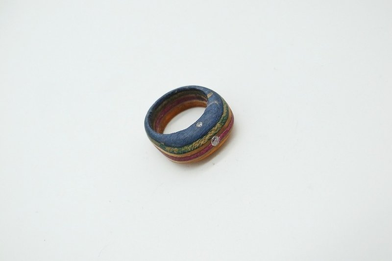 回收滑板制戒指--镶3钻平台戒款(蓝/红/橘） - 戒指 - 木头 多色