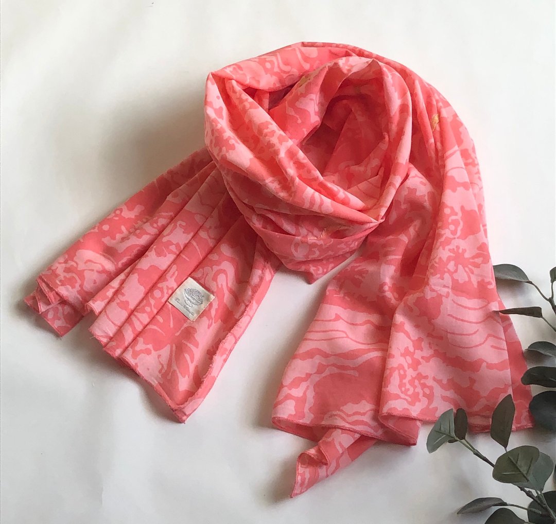 Washable discharged print cotton shawl color pink - 丝巾 - 棉 粉红色