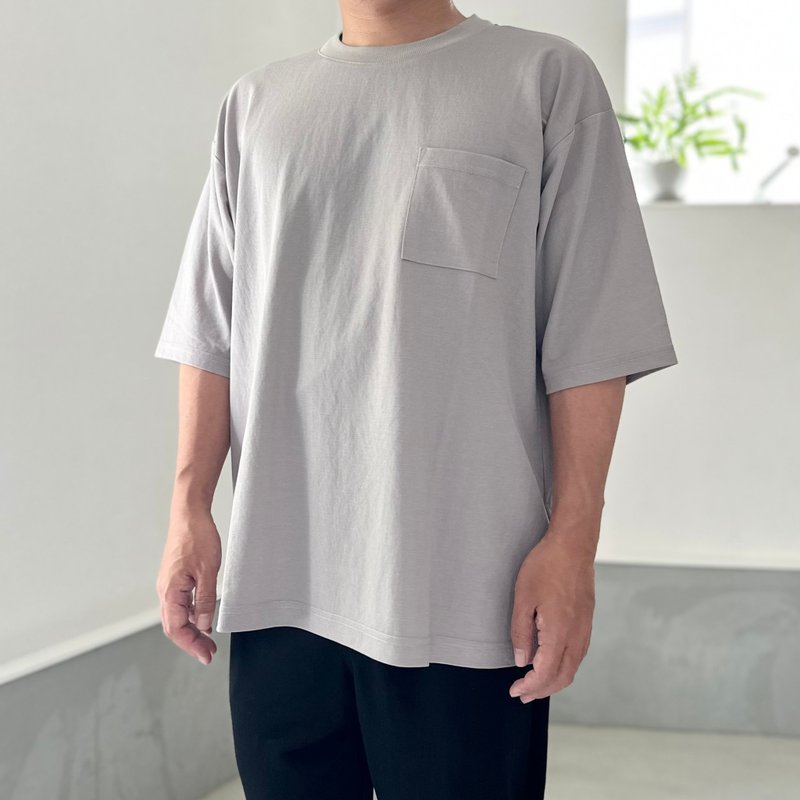 2025新款【接触凉感】男女皆宜 侧开衩 口袋宽松版型 T恤【灰色】 - 女装 T 恤 - 尼龙 灰色