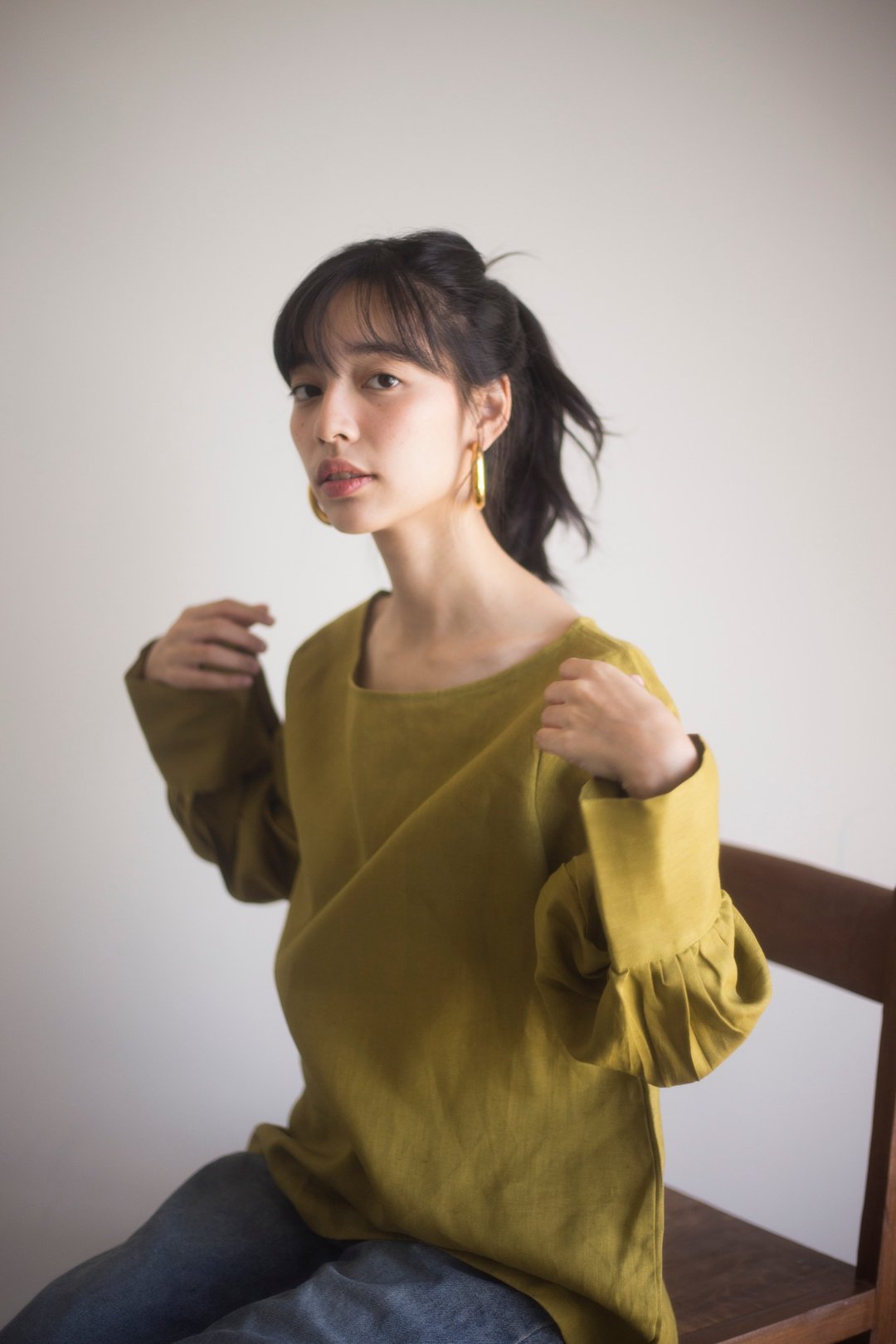 Linen bateau neck blouse in Olive Green - 女装上衣 - 棉 