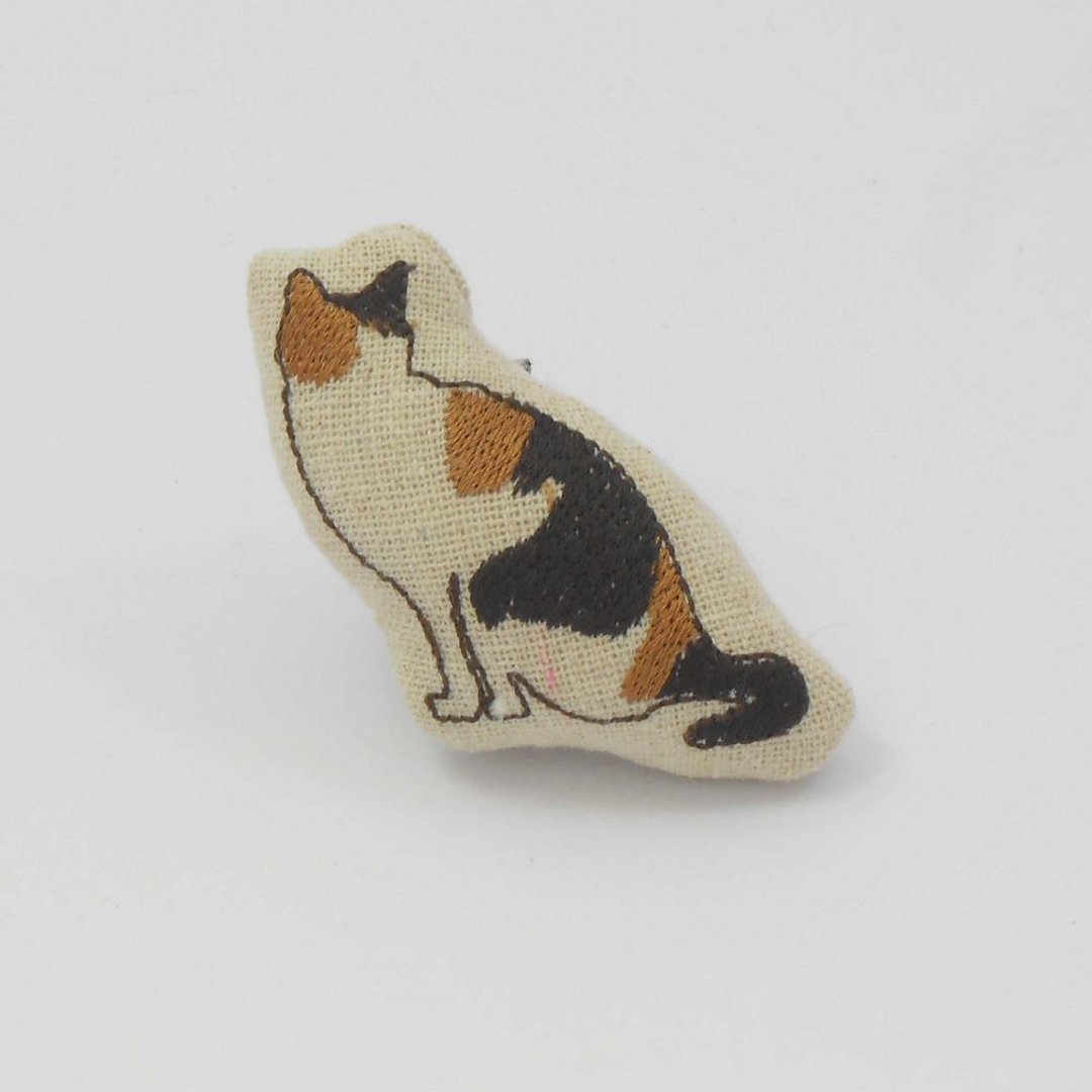 刺绣  猫猫别针08-三花猫03 - 胸针 - 棉 白色