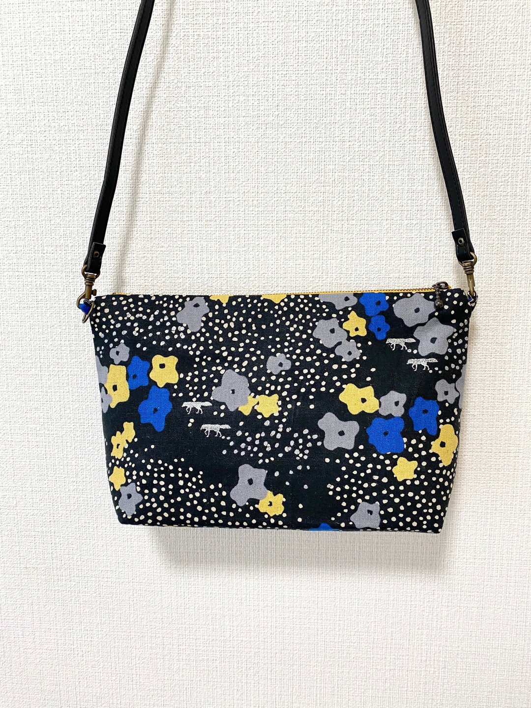 两用斜背包-日本进口花布-狐狸和小花 - 侧背包/斜挎包 - 棉．麻 多色