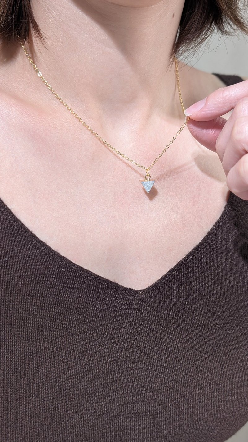 精致三角玛瑙芽项链 / JIEGEM 姊的珠宝 - 项链 - 半宝石 多色