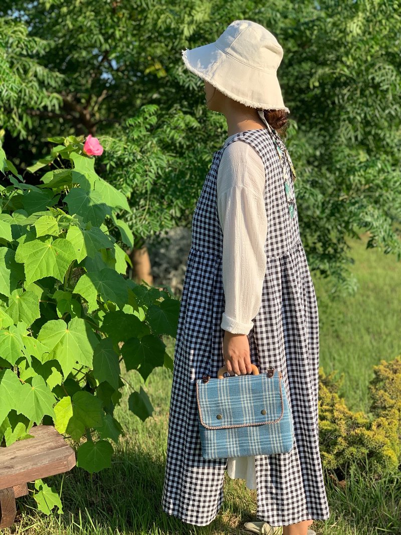 双钮扣蓝格纹木柄包 - 手提包/手提袋 - 其他材质 