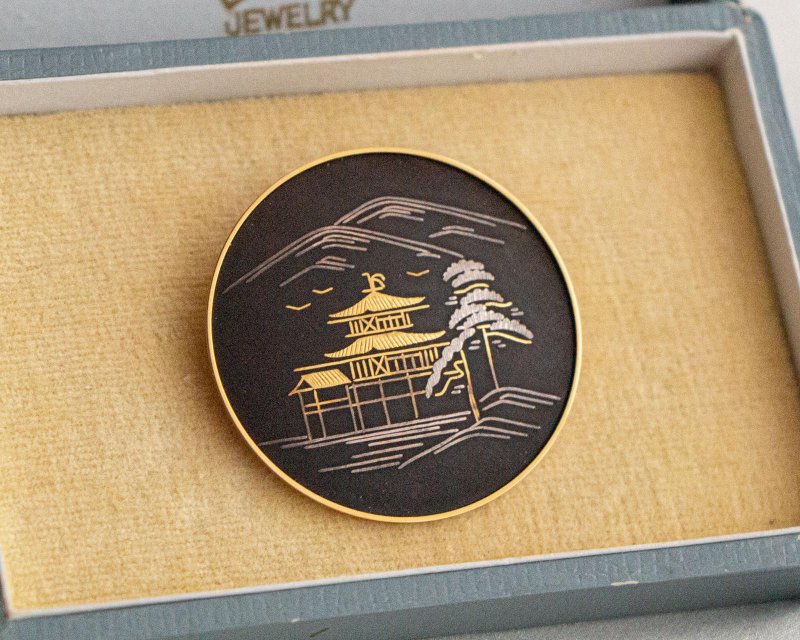 日本Amita古董象嵌 24K金/纯银镶嵌工艺 阁寺田园 镀金圆形别针 - 胸针 - 24k 金 黑色
