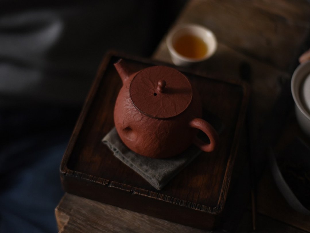 纯手作 朱泥胎 紫泥装饰面 随形 艺术家款 紫砂茶壶 孤品 - 茶具/茶杯 - 陶 