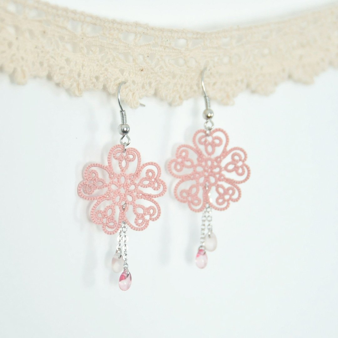 订制 樱花片片 耳环 桜の花  Sakura Cherry Blossom Earrings - 耳环/耳夹 - 绣线 粉红色