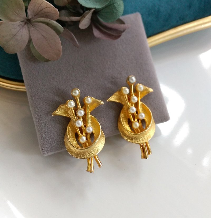 西洋古董饰品。细致 立体仿珠花束 夹式耳环 - 耳环/耳夹 - 其他金属 金色