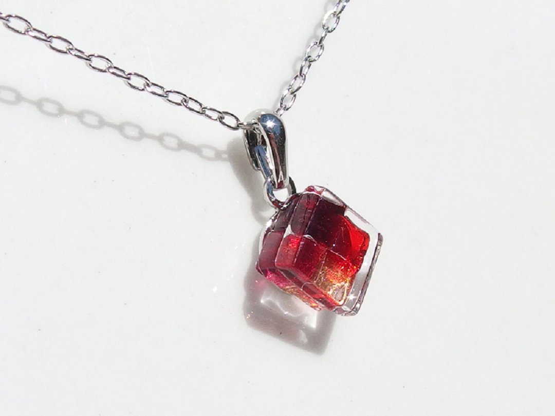 花色玻璃 (はないろ【Petit】 【Rouge】) 链坠项链【接单制作】 - 项链 - 玻璃 红色